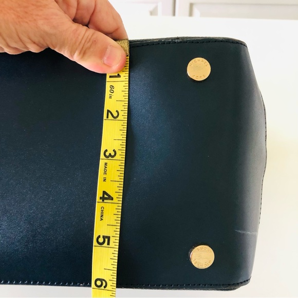 Michael Kors Hayes Collection Grommet Quality Leather Bucket Tote Bag Navy Blue - Picture 7 of 12